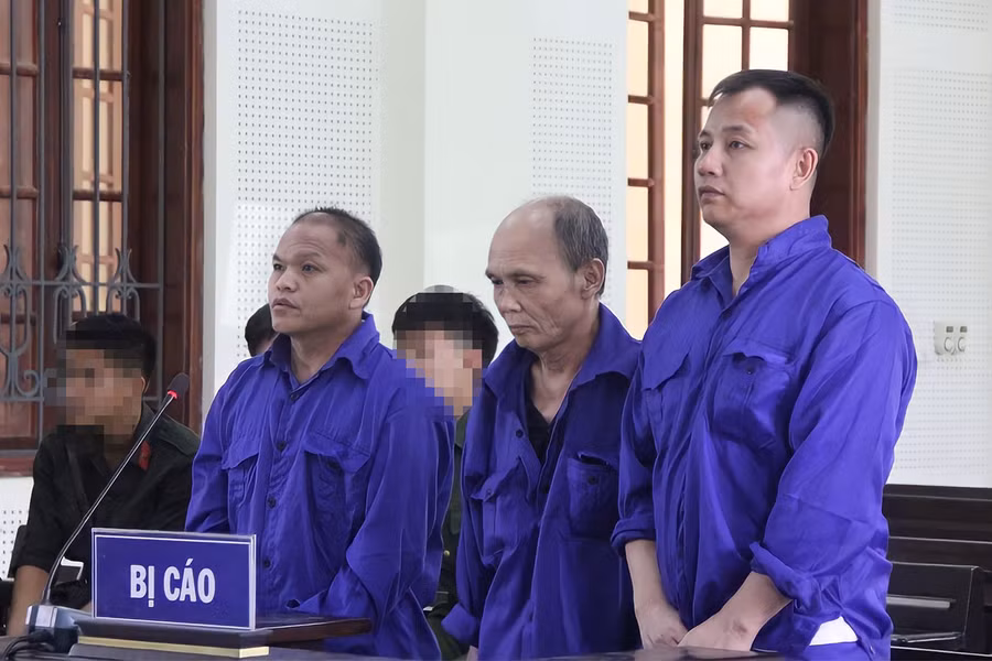 3 bị cáo Và Pá Dê (trái), Bùi Văn Thắng (giữa) và Trần Quốc Dương. Ảnh: KL.