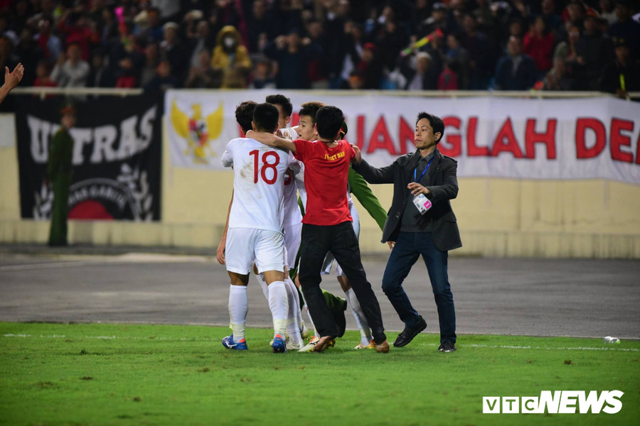 Lực lượng an ninh lập tức can thiệp ngay sau đó