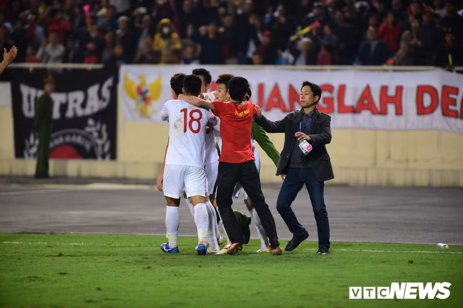 Lực lượng an ninh lập tức can thiệp ngay sau đó