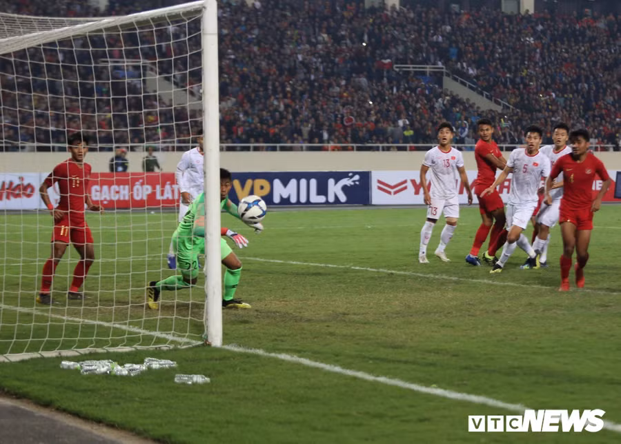 U23 Việt Nam đã trải qua trận đấu với đầy đủ cung bậc cảm xúc. Tất cả chỉ vỡ oà ở phút 90+4 khi Việt Hưng ghi bàn thắng duy nhất, giúp cơ hội vượt qua vòng loại của U23 Việt Nam trở nên rõ ràng hơn
