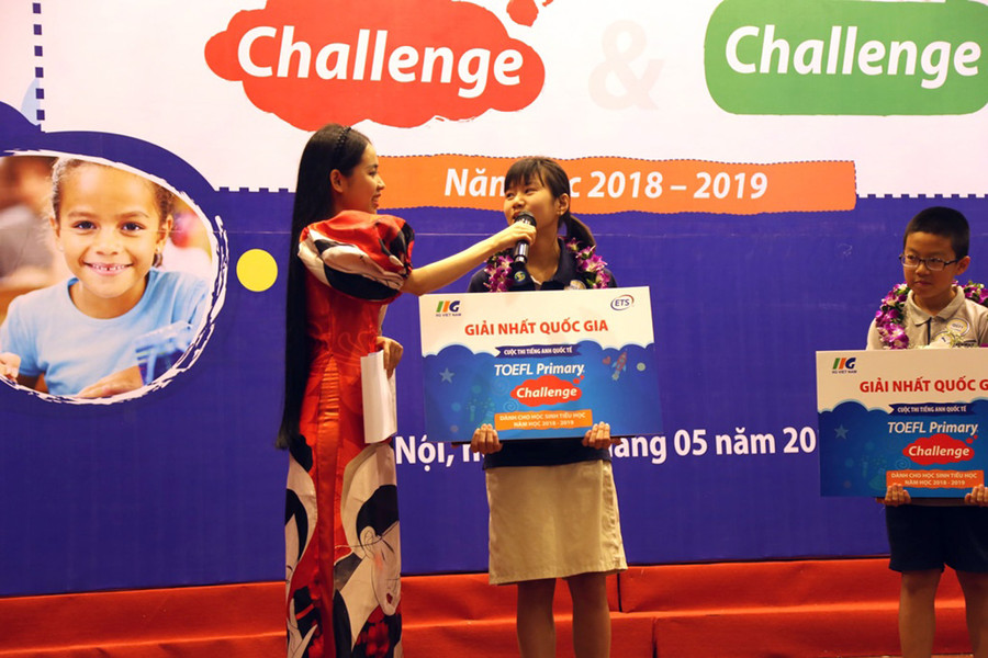 Thí sinh Nguyễn Khánh Chi – Học sinh lớp 5 – Trưởng Tiểu học Quốc tế Global, Quận Cầu Giấy, Hà Nội - đồng giải Nhất Quốc gia TOEFL Primary Challenge