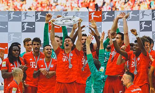 Bayern là đội đầu tiên trong lịch sử vô địch Bundesliga bảy mùa liên tiếp. Đội bóng thuộc bang Bavaria này thống trị giải vô địch Đức kể từ mùa 2012-2013 đến nay