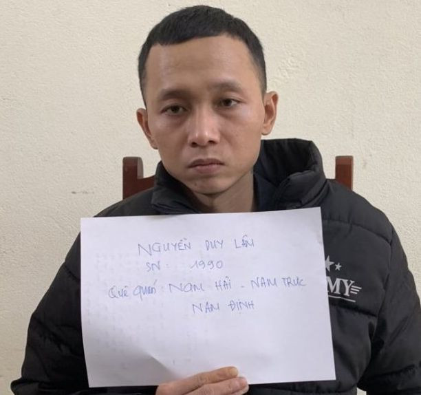 Đối tượng Nguyễn Duy Lâm tại cơ quan cảnh sát điều tra. (Ảnh: CATH).