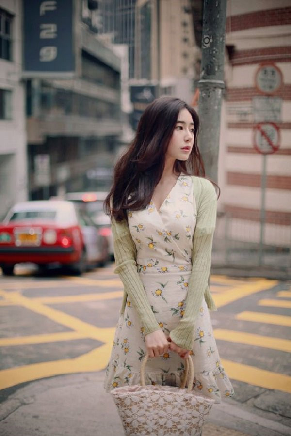 Mùa lạnh, đây là 4 gợi ý diện váy đi làm vừa ấm vừa xinh mà các nàng nên biết-14