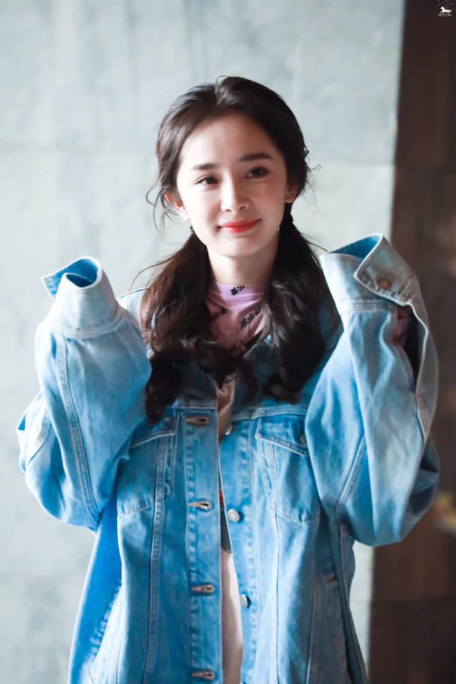 Chỉ cần thay đổi kiểu tóc và cách trang điểm, Dương Mịch trẻ trung bất ngờ ảnh 4 Duong Mich tre hon tuoi 33 nho thay doi kieu toc va cach trang diem hinh anh 4