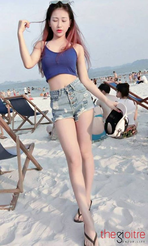 Vẻ ngoài dễ thương của Yến rất dễ chiếm trọn tình cảm của người đối diện. Dù được nhiều chàng trai săn đón nhưng hiện tại cô nàng vẫn chưa có người yêu. “ Mình chỉ muốn chuyên tâm vào việc học tập để thực hiện những dự định cho tương lai cũng như chờ thời điểm thích hợp để bắt đầu một mối quan hệ nghiêm túc, lâu dài”- Yến khẳng định. Vẻ ngoài dễ thương của Yến rất dễ chiếm trọn tình cảm của người đối diện. Dù được nhiều chàng trai săn đón nhưng hiện tại cô nàng vẫn chưa có người yêu. “ Mình chỉ muốn chuyên tâm vào việc học tập để thực hiện những dự định cho tương lai cũng như chờ thời điểm thích hợp để bắt đầu một mối quan hệ nghiêm túc, lâu dài”- Yến khẳng định.