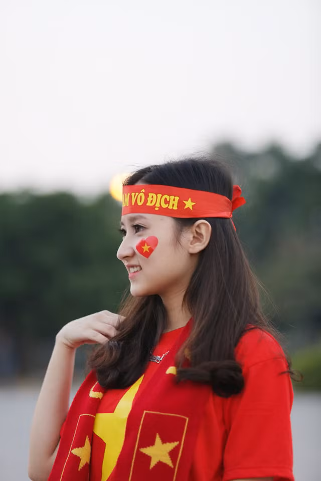 4 fan nữ “xinh như mộng” khiến dân mạng lùng sục năm 2016 ảnh 12