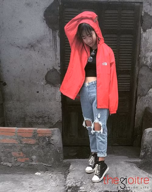 Là một cô nàng khá năng động, vì vậy các hoạt động văn thể vệ của trường lớp luôn có sự tham gia của Ngọc.