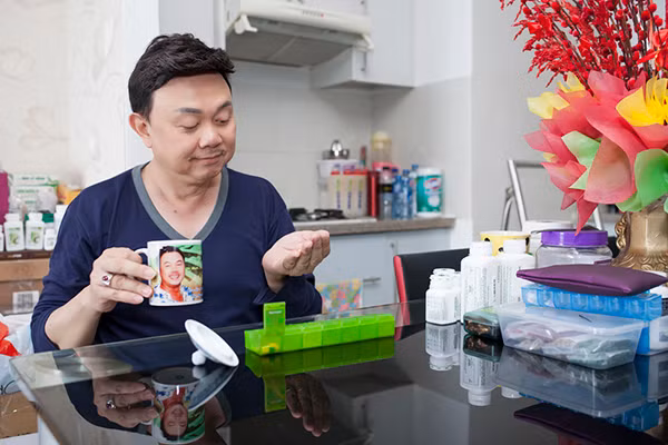 Chí Tài tiết lộ cuộc sống 17 năm ở xa vợ