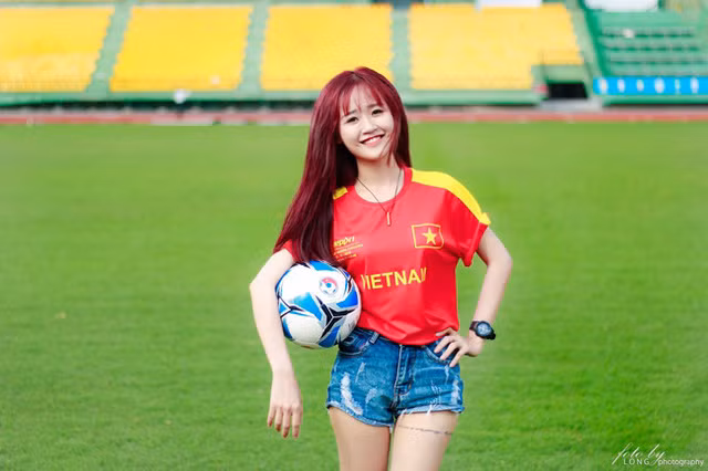 4 fan nữ “xinh như mộng” khiến dân mạng lùng sục năm 2016 ảnh 19