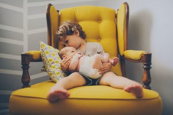 nhung-buc-anh-ve-tinh-cam-anh-chi-em-ruot-thit-khien-ban-cam-thay-am-long-giadinhvietnam.com 6