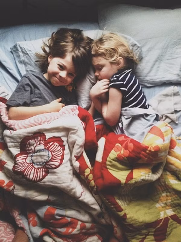 nhung-buc-anh-ve-tinh-cam-anh-chi-em-ruot-thit-khien-ban-cam-thay-am-long-giadinhvietnam.com 5