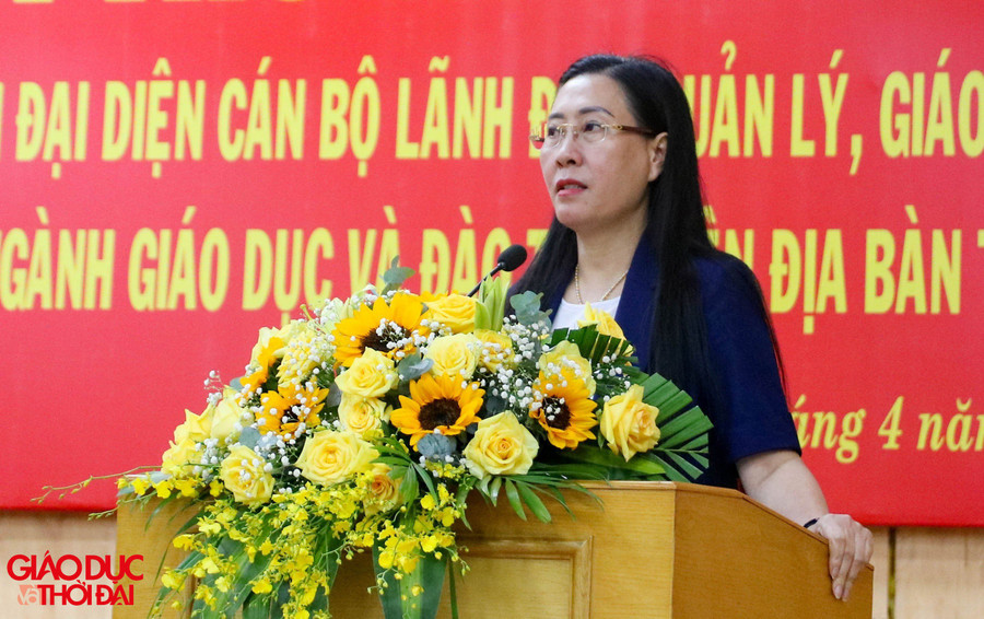 Bà Bùi Thị Quỳnh Vân - Bí thư Tỉnh ủy Quảng Ngãi phát biểu tại buổi đối thoại với ngành giáo dục và đào tạo hồi cuối tháng 4. Bà Bùi Thị Quỳnh Vân - Bí thư Tỉnh ủy Quảng Ngãi phát biểu tại buổi đối thoại với ngành giáo dục và đào tạo hồi cuối tháng 4.