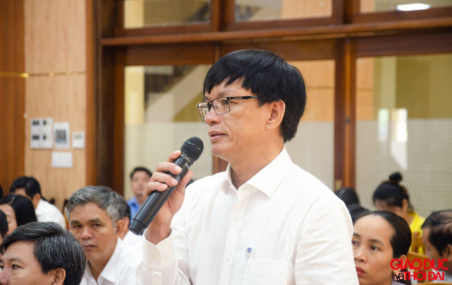 Thầy Trần Quang Hồng - Hiệu trưởng Trường THPT chuyên Lê Khiết cho rằng cần xây dựng, sửa đổi, bổ sung Nghị quyết 33. Thầy Trần Quang Hồng - Hiệu trưởng Trường THPT chuyên Lê Khiết cho rằng cần xây dựng, sửa đổi, bổ sung Nghị quyết 33.