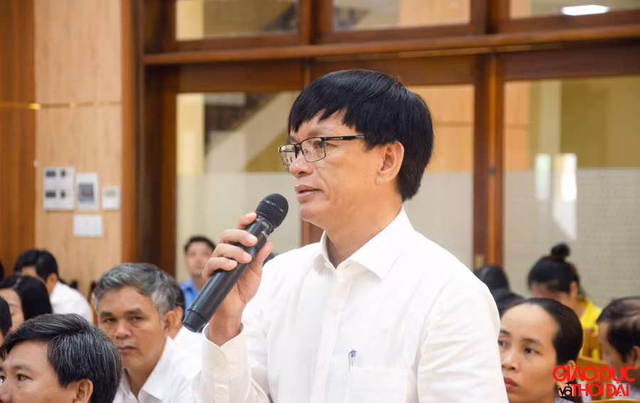 Thầy Trần Quang Hồng - Hiệu trưởng Trường THPT chuyên Lê Khiết cho rằng cần xây dựng, sửa đổi, bổ sung Nghị quyết 33.