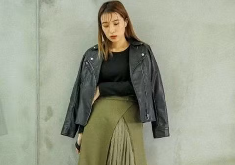 Chiếc chân váy “thần thánh”, mặc kiểu gì cũng xinh bất kể lạnh tê tái