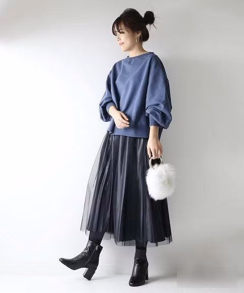 Lên đồ cho ngày lạnh với chân váy xếp ly và loạt áo siêu xinh