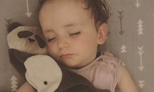 Cho con uống vài viên thuốc để ngủ ngoan, một tiếng sau mẹ rụng rời tay chân khi nghe thấy tiếng thét đẫm máu - Ảnh 1.