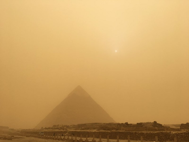 Bão cát nhuộm vàng thủ đô Ai Cập ảnh 8