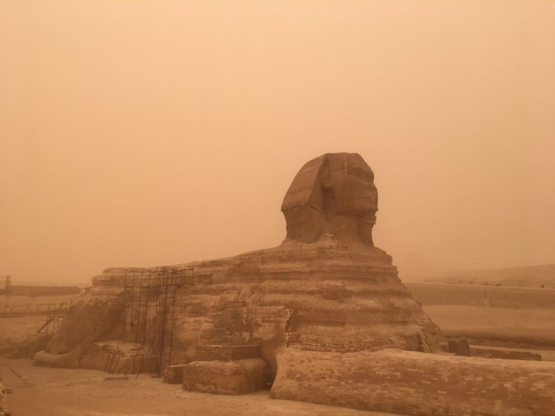Bão cát nhuộm vàng thủ đô Ai Cập ảnh 10