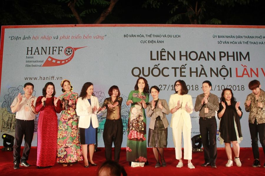 Khán giả Thủ đô hào hứng giao lưu với đoàn phim “Cô Ba Sài Gòn”