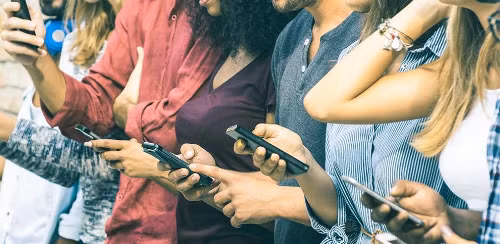 Một nghiên cứu tiến hành tại Đại học Maryland-College Park phát hiện, 85% sinh viên sử dụng di động để tương tác với trường đại học.