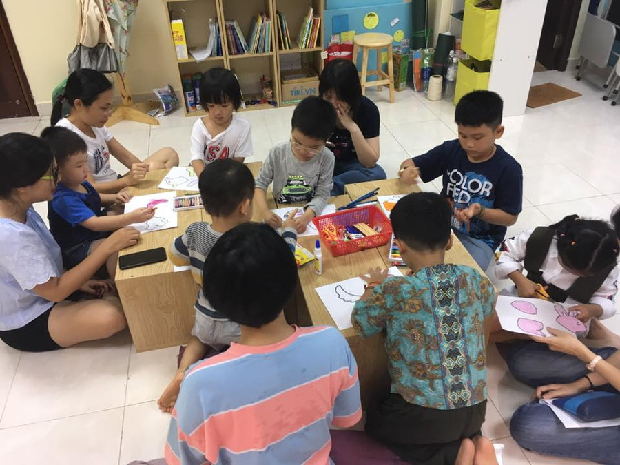 Với không gian mở, phụ huynh có thể tham gia trải nghiệm cùng các con trong thư viện Với không gian mở, phụ huynh có thể tham gia trải nghiệm cùng các con trong thư viện