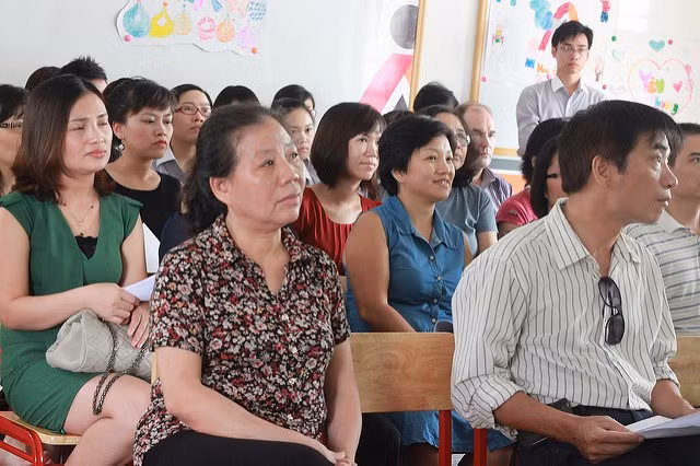 Đi họp cho con, vài lời nói của ông bố mù chữ khiến tất cả các phụ huynh khác phải im lặng - Ảnh 3.