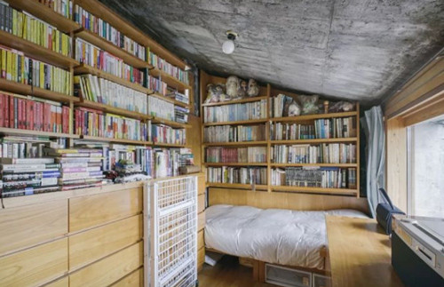 Căn phòng nhỏ xíu nhưng là niềm mơ ước của nhiều người với kệ sách gỗ thiết kế thông minh, tận dụng tối đa diện tích. Căn phòng nhỏ xíu nhưng là niềm mơ ước của nhiều người với kệ sách gỗ thiết kế thông minh, tận dụng tối đa diện tích.