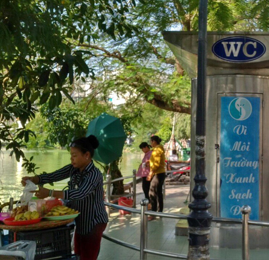 Khu vực nhà vệ sinh để bán hàng rong Khu vực nhà vệ sinh để bán hàng rong