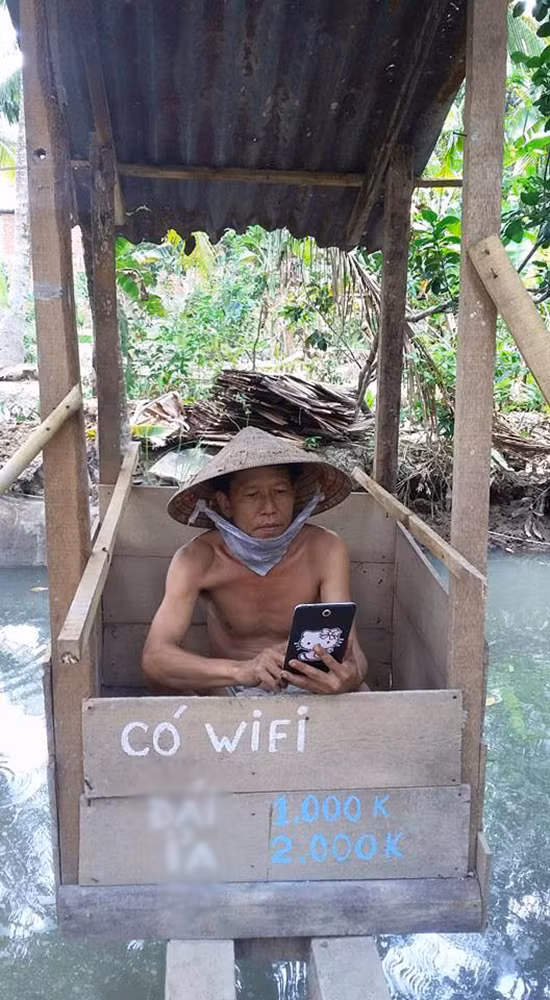 Đây là dịch vụ mới ở quê em đấy. Thời buổi công nghệ thông tin phải online liên tù tì dù là đang "trút bầu tâm sự". anh-vui-nha-khong-co-gi-ngoai-dieu-kien-4