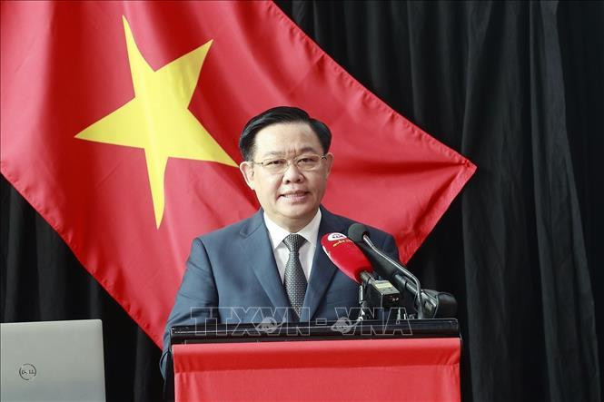 Chủ tịch Quốc hội Vương Đình Huệ phát biểu tại diễn đàn. Chủ tịch Quốc hội Vương Đình Huệ phát biểu tại diễn đàn.