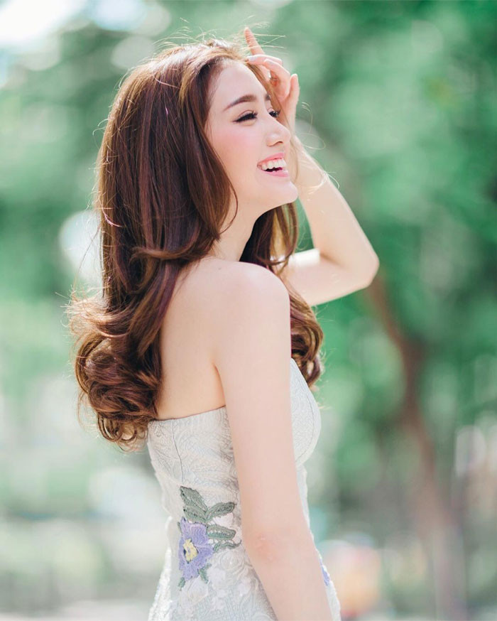 Xinh đẹp, quyến rũ và hát hay như cô gái này thì ai mà chẳng mê ảnh 4 Xinh đẹp, quyến rũ và hát hay như cô gái này thì ai mà chẳng mê ảnh 4