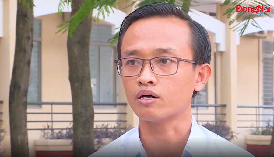 Thầy Nguyễn Quang Bình, giáo viên trường tiểu học Nguyễn văn Trỗi, huyện Xuân Lộc. Thầy Nguyễn Quang Bình, giáo viên trường tiểu học Nguyễn văn Trỗi, huyện Xuân Lộc.