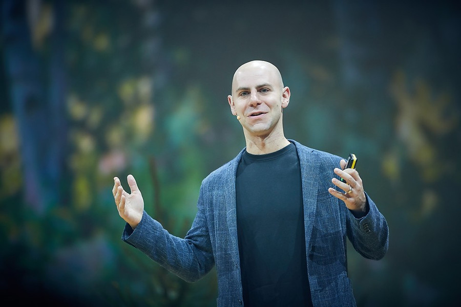 Tác giả Adam Grant.