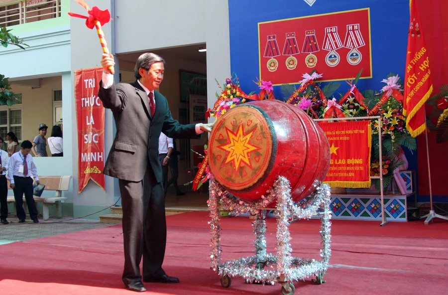 Đồng chí Đinh Thế Huynh nhắn nhủ các trường THPT chuyên đầu năm học mới