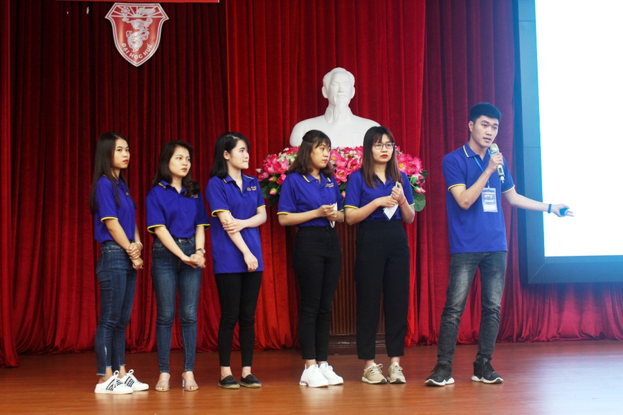 Nhóm Startup Sinh viên của ĐH Phú Xuân gồm Đoàn Thị Tố Uyên, Trần Thị Thanh Lam, Võ Thị Kiều Trinh, Nguyễn Thị Vi, Nguyễn Thị Thanh Ngân rất thuyết phục khi gọi vốn thành công với tổng số tiền đầu tư là 250 triệu đồng. Nhóm Startup Sinh viên của ĐH Phú Xuân gồm Đoàn Thị Tố Uyên, Trần Thị Thanh Lam, Võ Thị Kiều Trinh, Nguyễn Thị Vi, Nguyễn Thị Thanh Ngân rất thuyết phục khi gọi vốn thành công với tổng số tiền đầu tư là 250 triệu đồng.