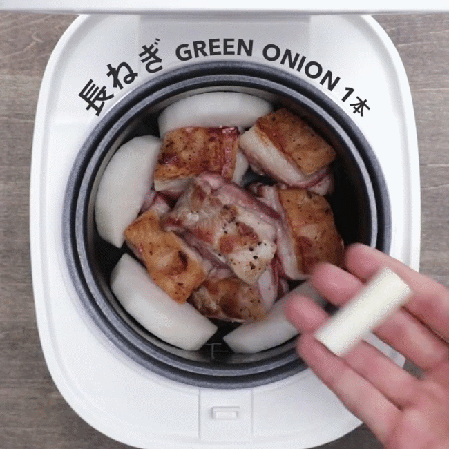 Tôi đổ hết cả thịt và củ rau vào nồi cơm điện để kho, chồng can ngăn nói tôi làm liều nhưng rốt cuộc lại ăn sạch bách - Ảnh 2. Tôi đổ hết cả thịt và củ rau vào nồi cơm điện để kho, chồng can ngăn nói tôi làm liều nhưng rốt cuộc lại ăn sạch bách - Ảnh 2.