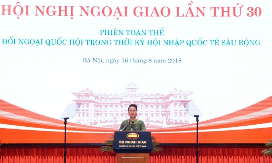 Chủ tịch Quốc hội Nguyễn Thị Kim Ngân phát biểu tại phiên họp