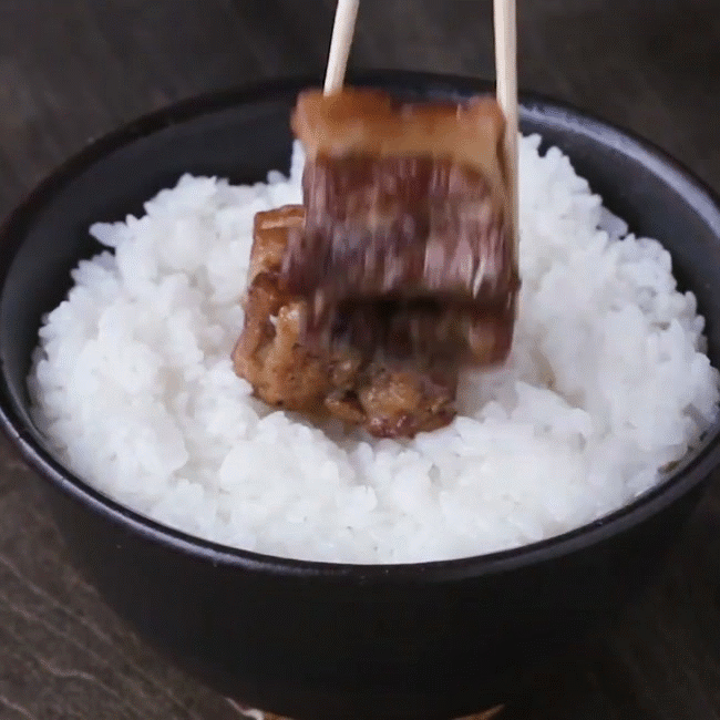 Tôi đổ hết cả thịt và củ rau vào nồi cơm điện để kho, chồng can ngăn nói tôi làm liều nhưng rốt cuộc lại ăn sạch bách - Ảnh 3. Tôi đổ hết cả thịt và củ rau vào nồi cơm điện để kho, chồng can ngăn nói tôi làm liều nhưng rốt cuộc lại ăn sạch bách - Ảnh 3.