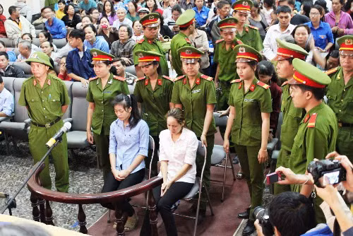 6 năm tù cho hai bảo mẫu bạo hành trẻ 