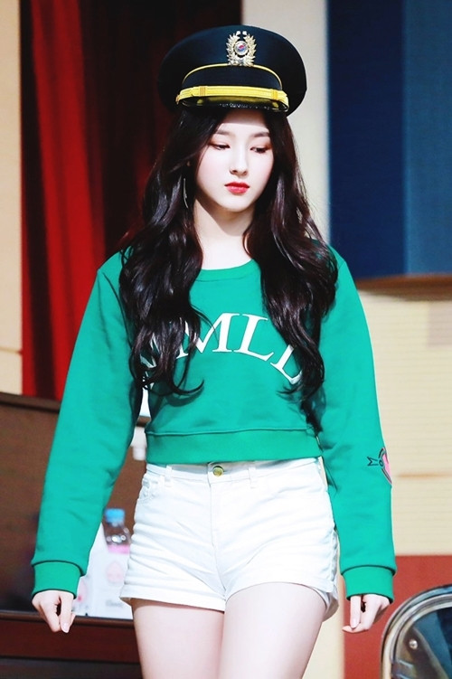 Loạt áo phông màu sắc của "Bông hồng lai" xứ Hàn ảnh 7 Loạt áo phông màu sắc của