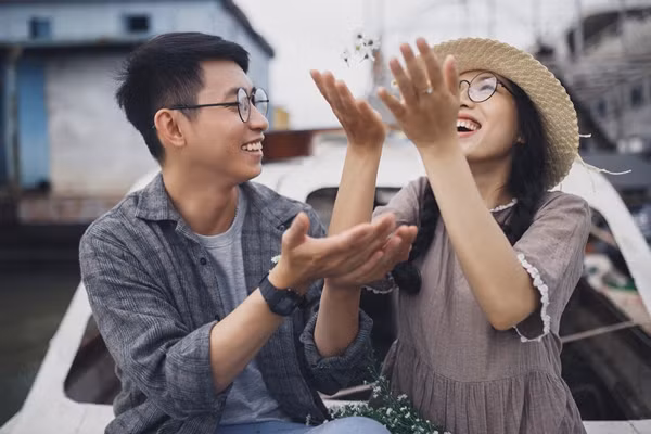 [Caption]Cẩm Tú và Nguyên