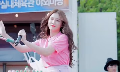 Nancy giao lưu với fan