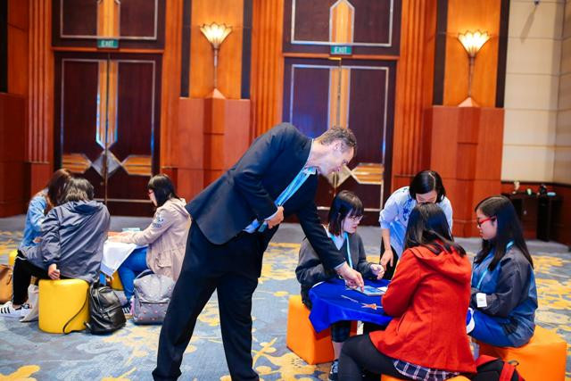 Giáo viên luôn có mặt kịp thời để hỗ trợ các bạn trong quá trình học. Giáo viên luôn có mặt kịp thời để hỗ trợ các bạn trong quá trình học.