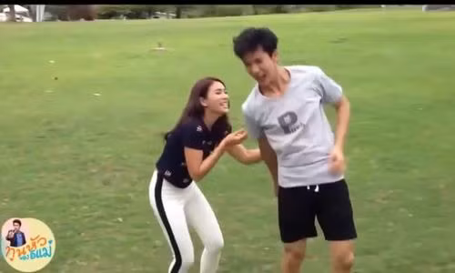 Khoảnh khắc vui đùa của Push Puttichai - Jooy (Warattaya Nilkuha)