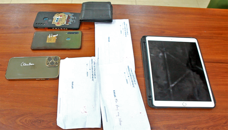 Tang vật vụ án cơ quan công an thu giữ. Tang vật vụ án cơ quan công an thu giữ.