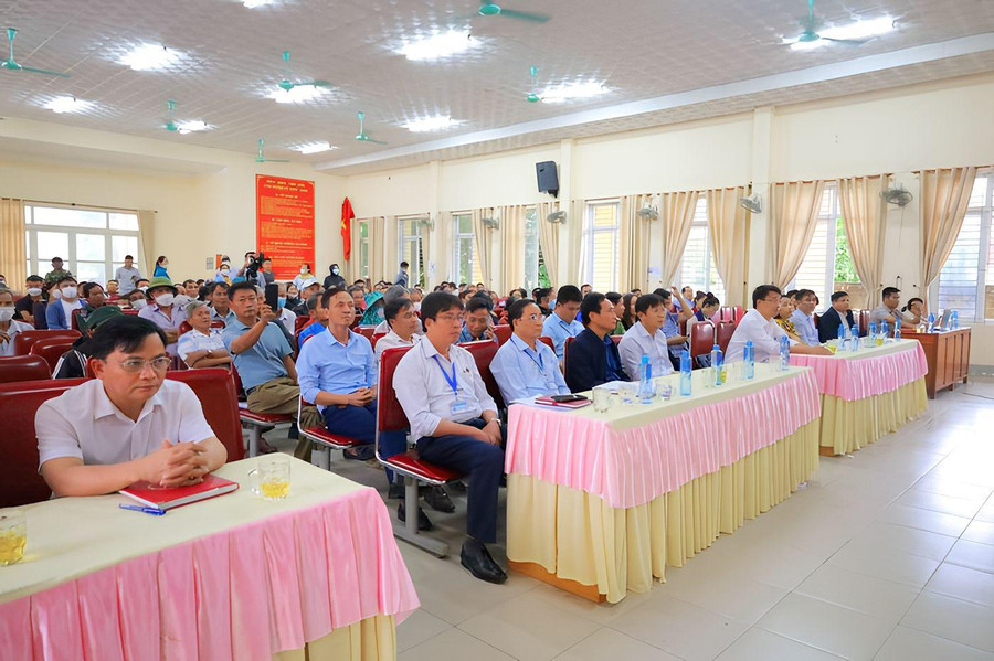 Đại diện sở, ngành, địa phương và người dân đến theo dõi buổi công bố. Đại diện sở, ngành, địa phương và người dân đến theo dõi buổi công bố.