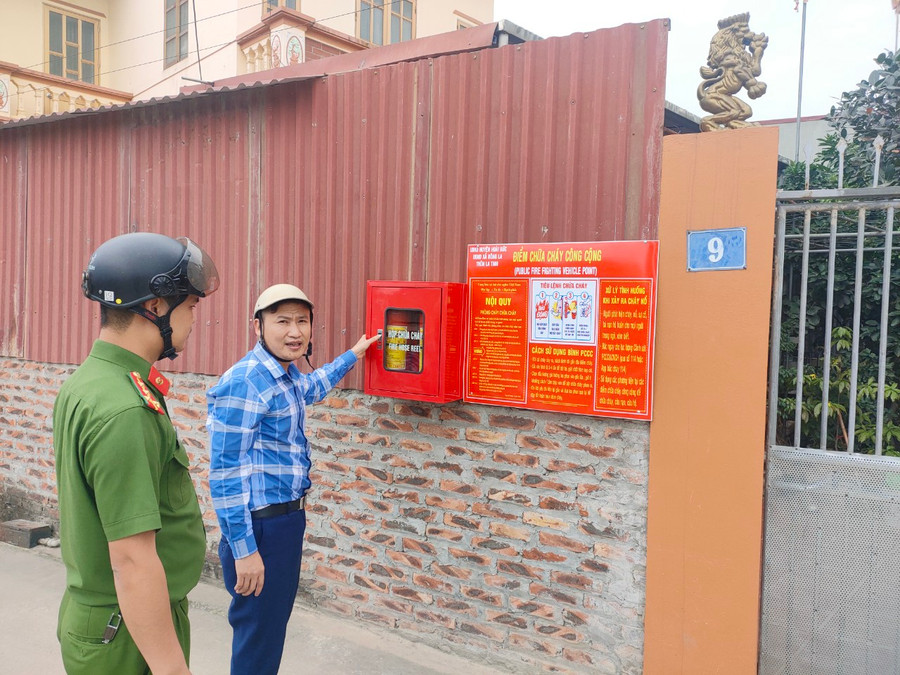 Mô hình điểm chữa cháy công cộng đã và đang phát huy tác dụng trong công tác phòng cháy chữa cháy ở các địa phương. Mô hình điểm chữa cháy công cộng đã và đang phát huy tác dụng trong công tác phòng cháy chữa cháy ở các địa phương.