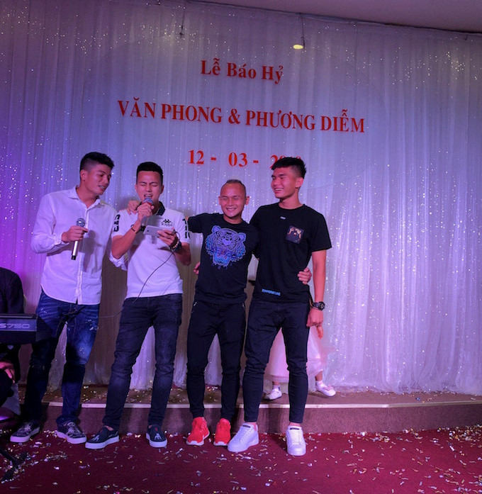 Thủ môn Đức An, Hữu Sơn, Quốc Phương và Thành Phong "phát pháo" đầu tiên. Ảnh Tuấn Thành